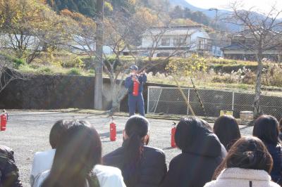 消火器はどれくらい薬剤を噴射できるでしょう? 消火器はどれくらい薬剤を噴射できるでしょう?
